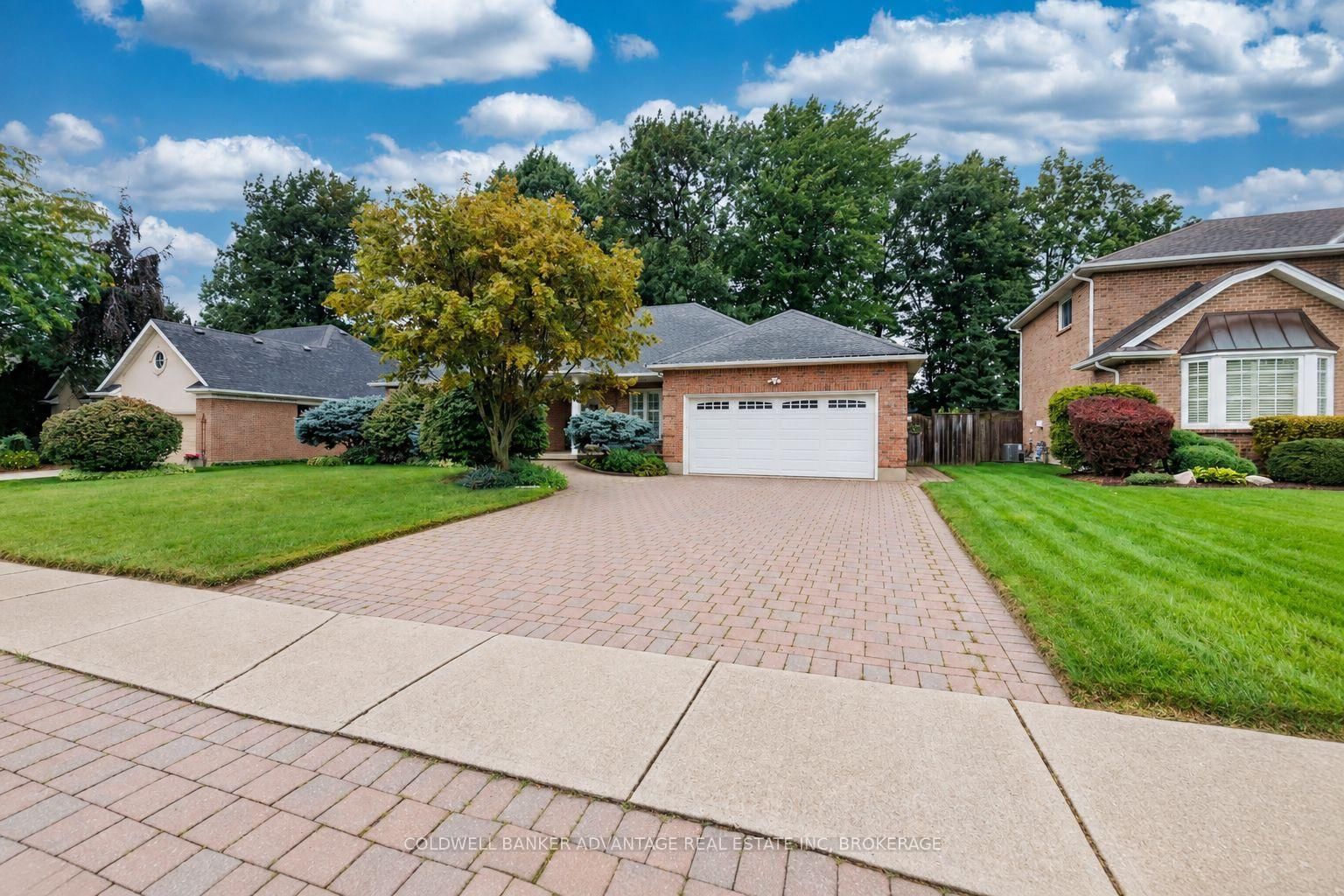 8165 Mount Olive Crescent • Niagara Falls, ON photo 2