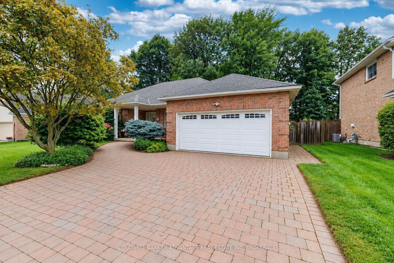 8165 Mount Olive Crescent • Niagara Falls, ON photo 3