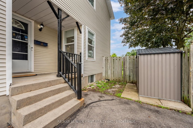 53 MCKEOWN Crescent