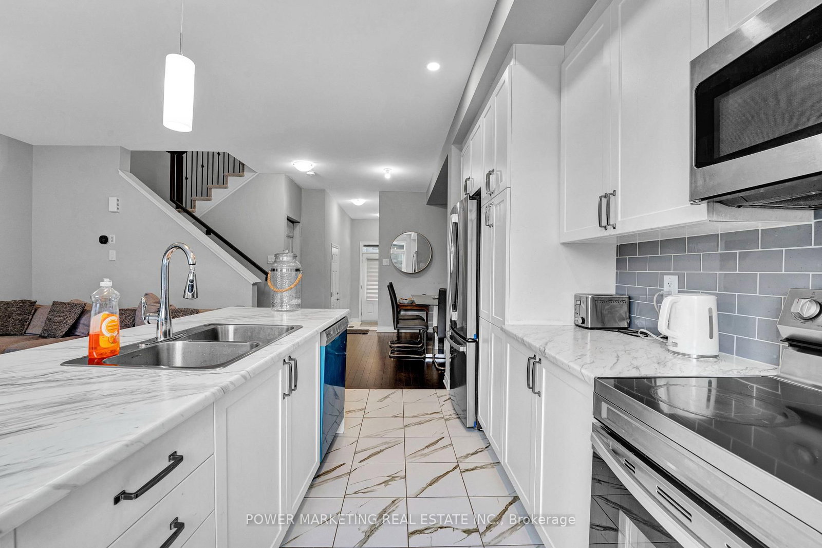 20 Atop Lane • Ottawa, ON photo 10
