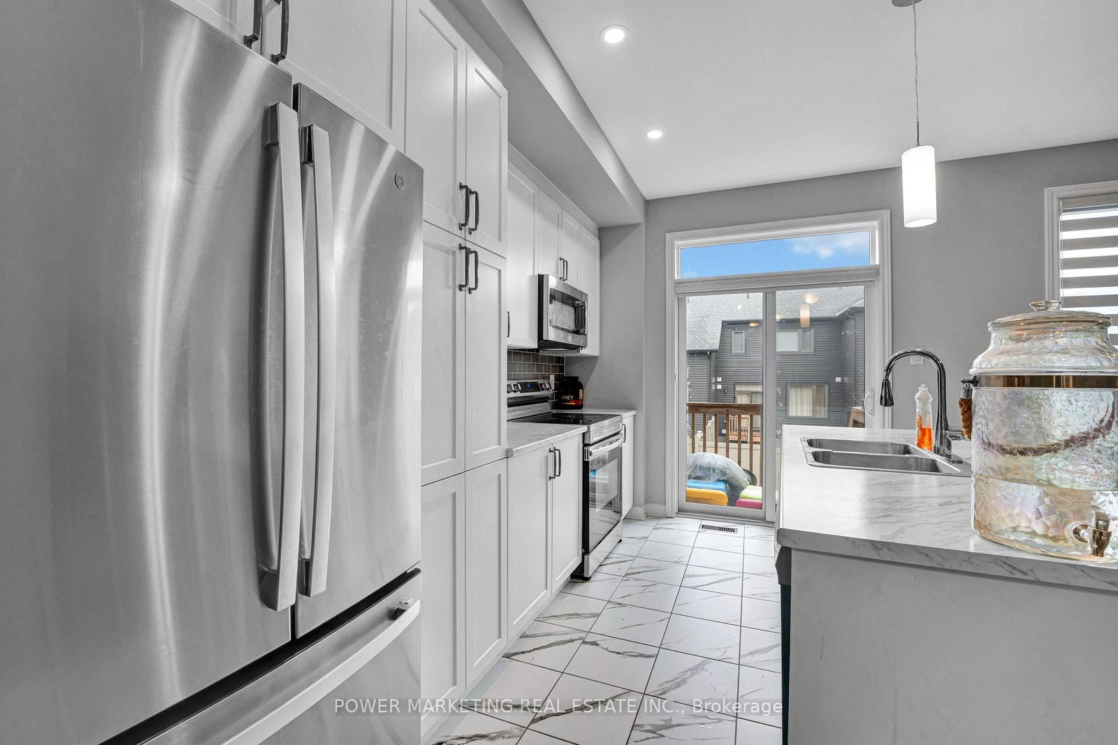 20 Atop Lane • Ottawa, ON photo 13
