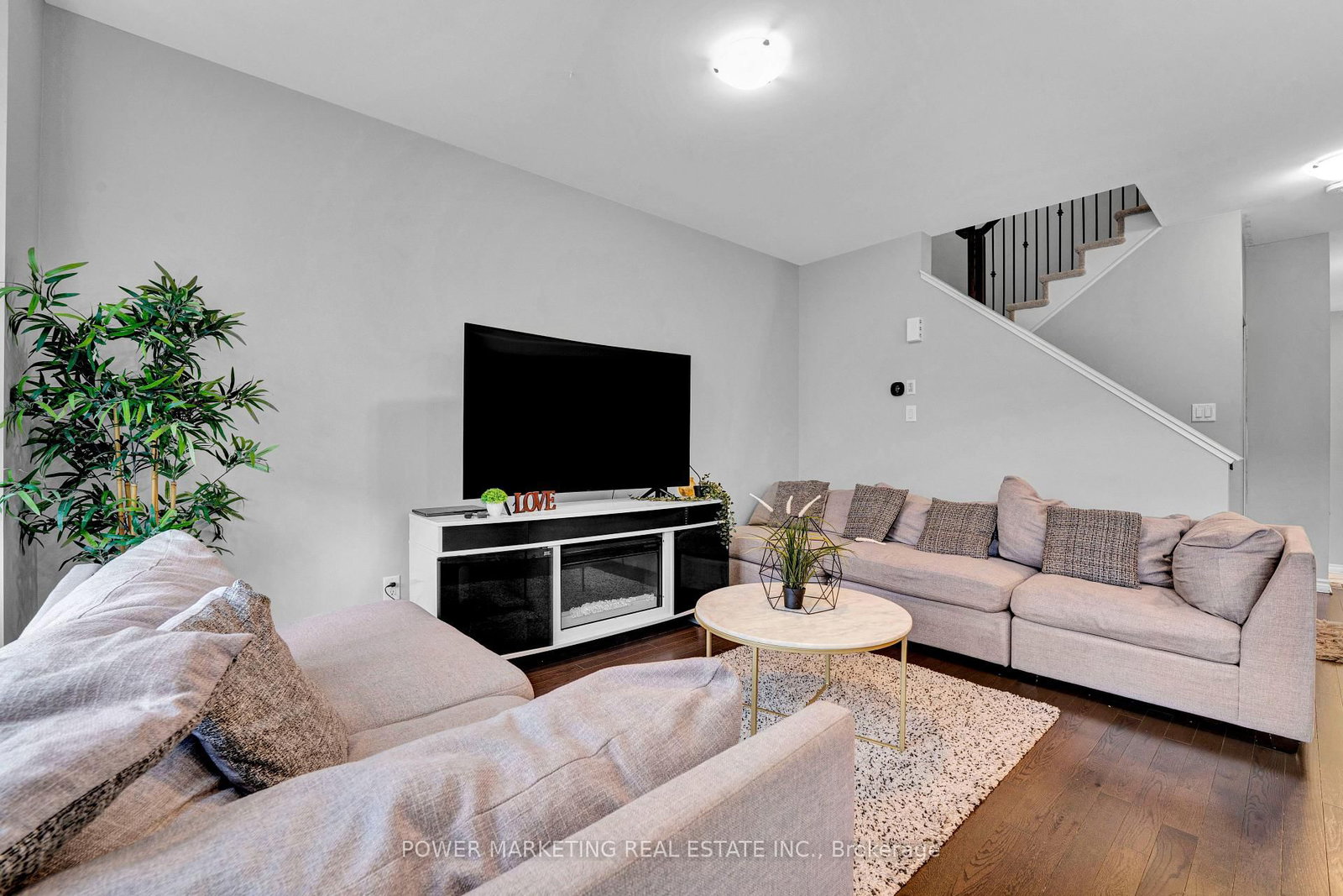 20 Atop Lane • Ottawa, ON photo 18