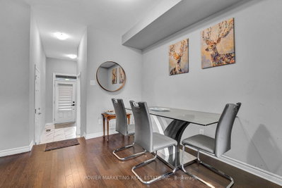 20 Atop Lane • Ottawa, ON photo 5