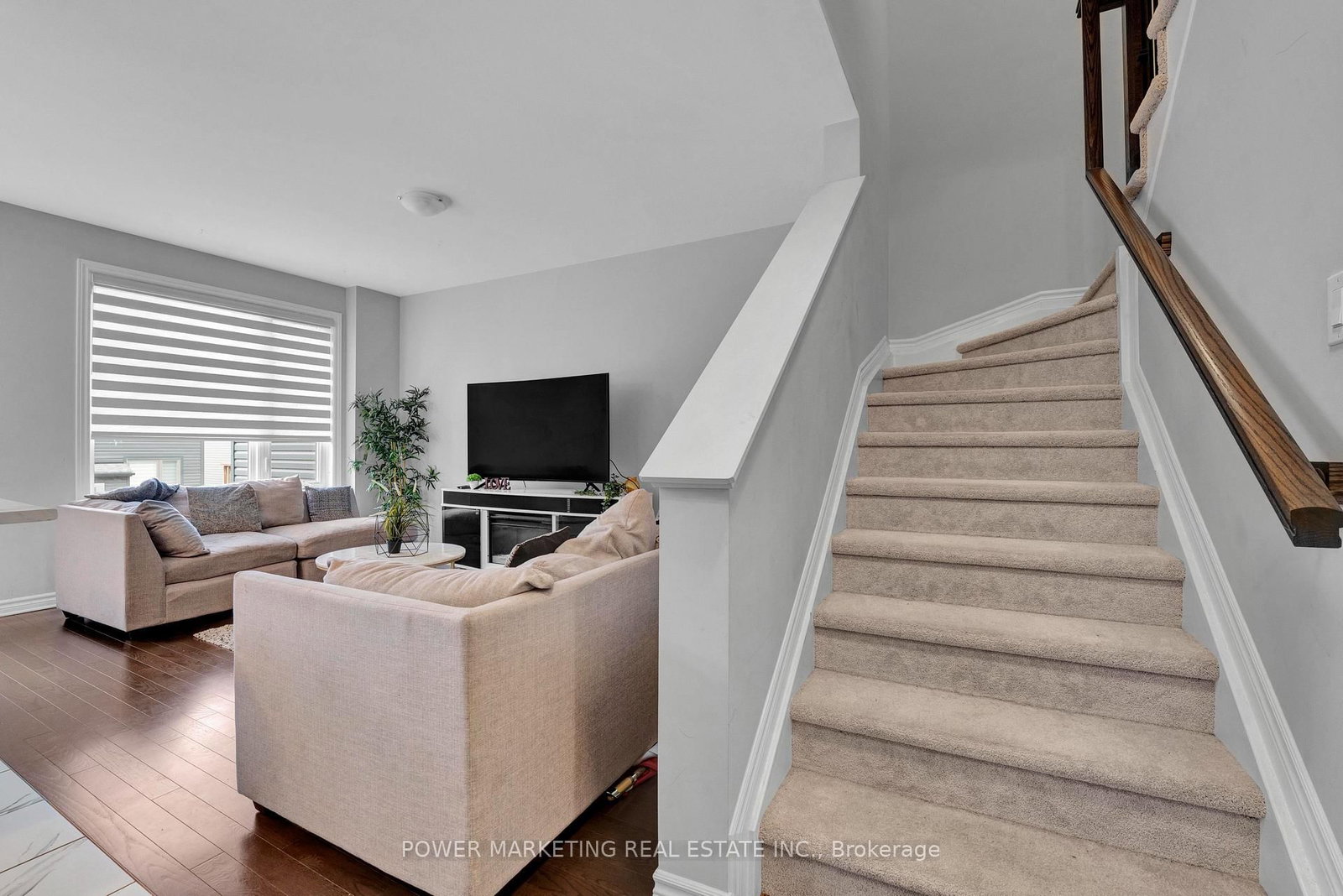 20 Atop Lane • Ottawa, ON photo 8