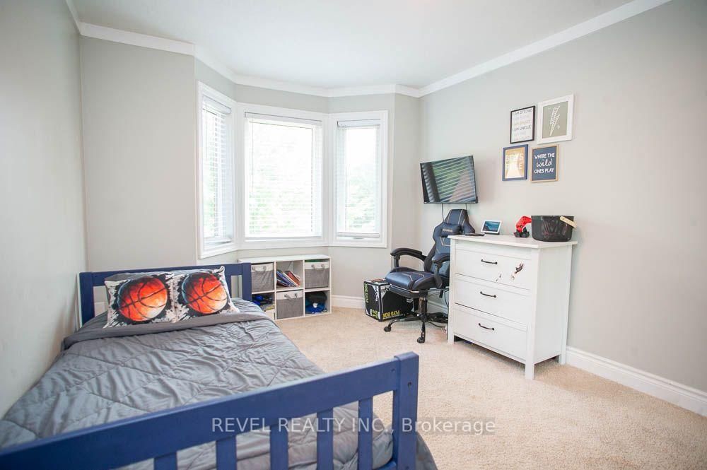 7 Cooper Court • Brantford, ON photo 23
