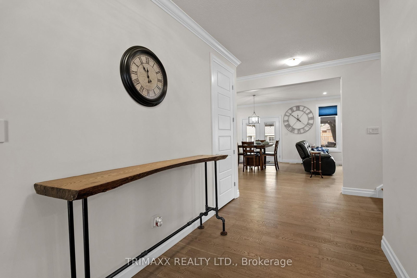 31 Thames Springs Crescent • Zorra, ON photo 3