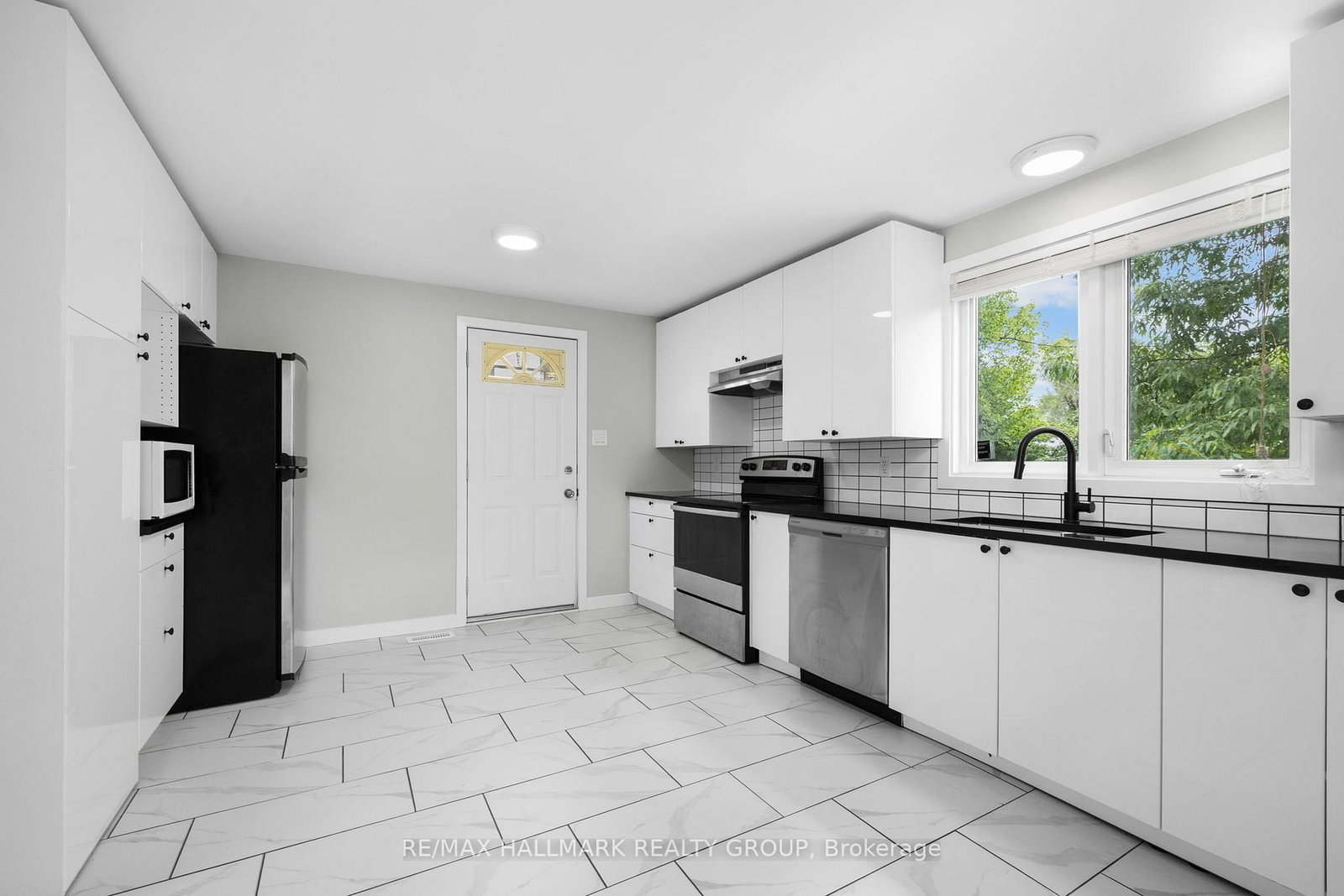 84 Chesterton Drive • Ottawa, ON photo 11