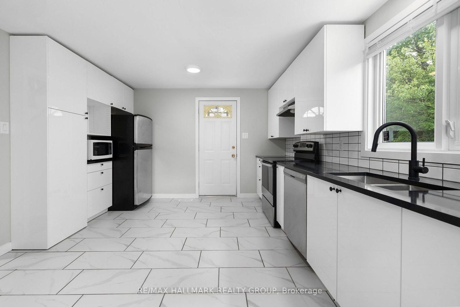 84 Chesterton Drive • Ottawa, ON photo 12