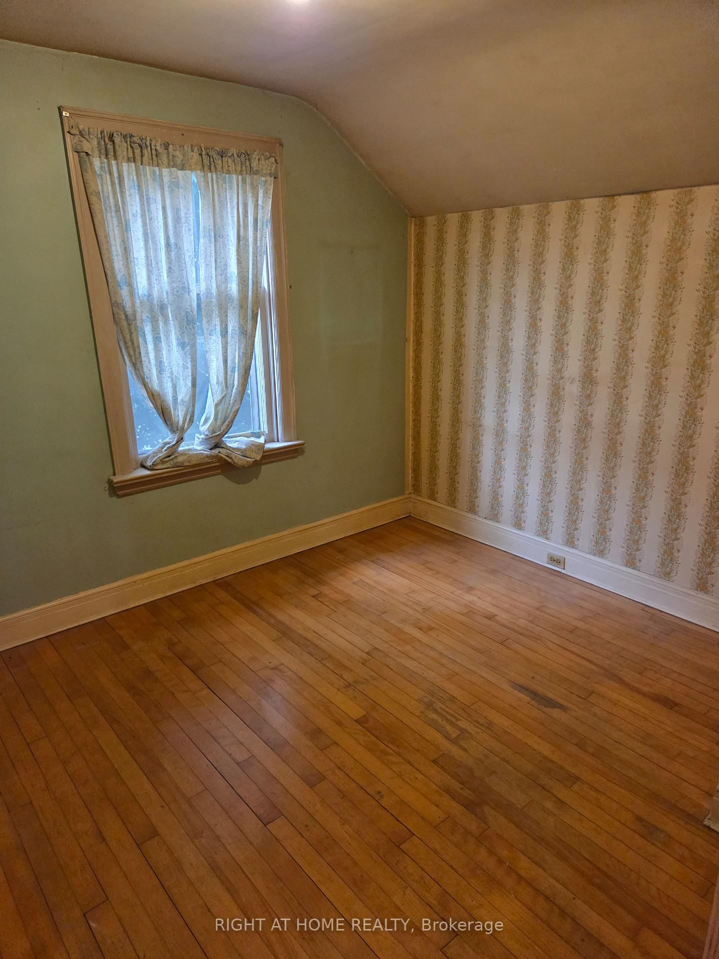 88 Lees Avenue • Ottawa, ON photo 11