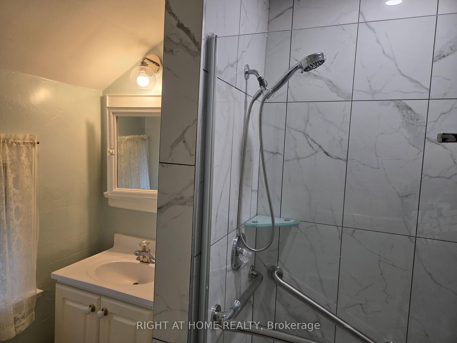 88 Lees Avenue • Ottawa, ON photo 9