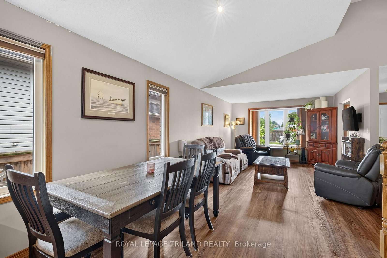 59 Queensway Drive • Strathroy-Caradoc, ON photo 13