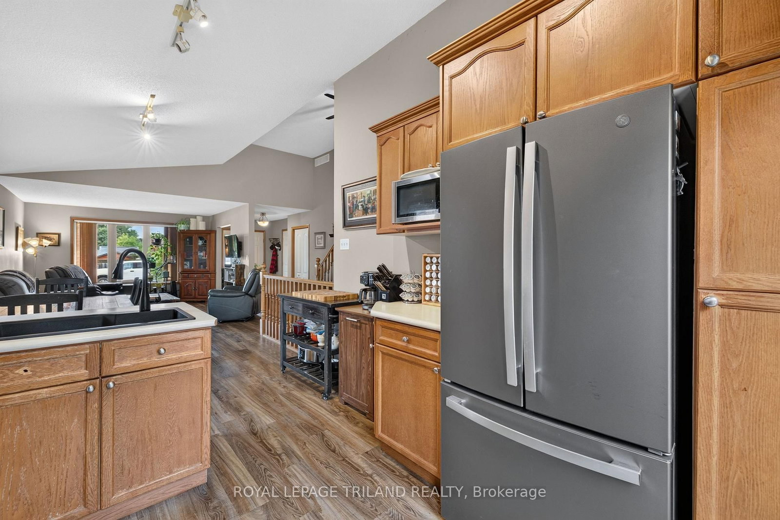 59 Queensway Drive • Strathroy-Caradoc, ON photo 15