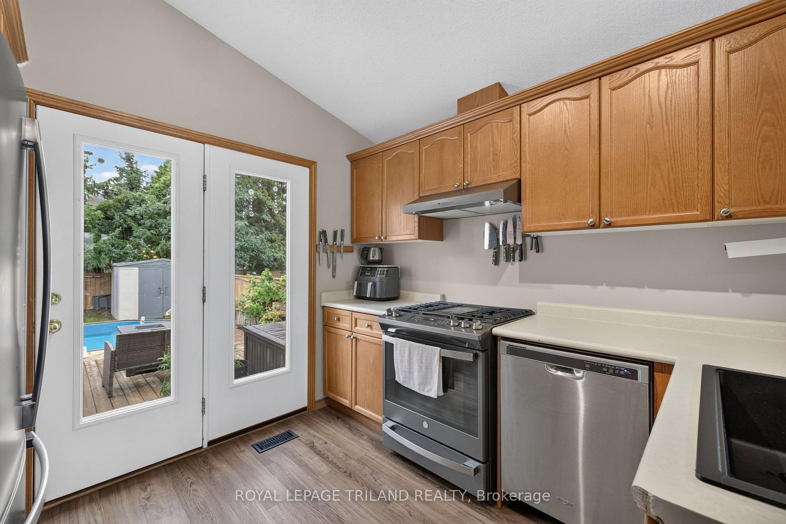 59 Queensway Drive • Strathroy-Caradoc, ON photo 17