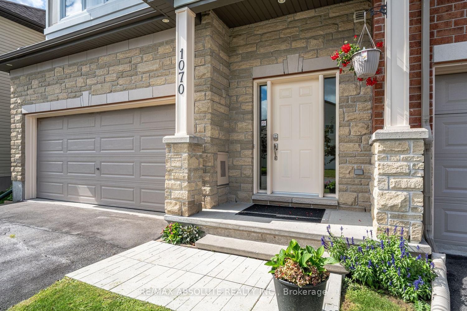 1070 Northgraves Crescent • Ottawa, ON photo 3