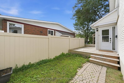 26 Woodmount Crescent • Ottawa, ON photo 3