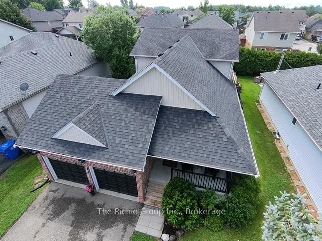 624 Cedar Street W
