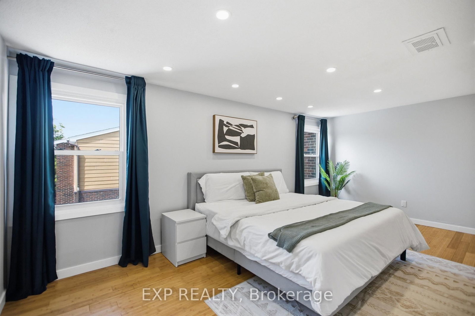 2092 Eric Crescent • Ottawa, ON photo 13