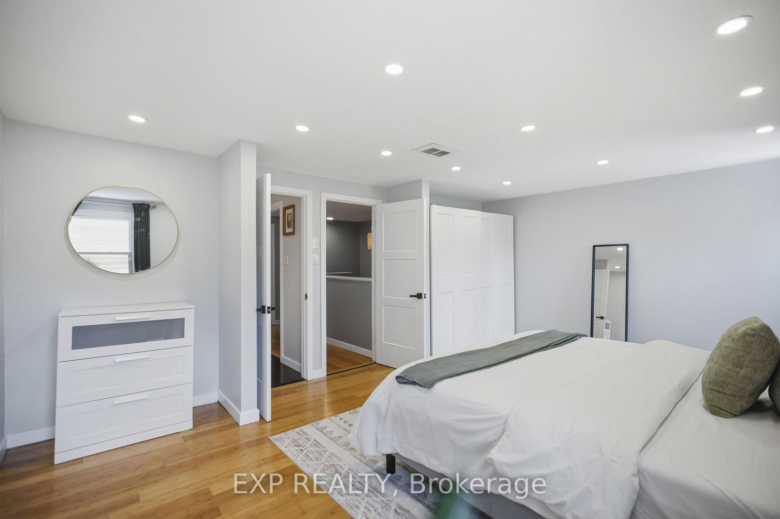 2092 Eric Crescent • Ottawa, ON photo 14