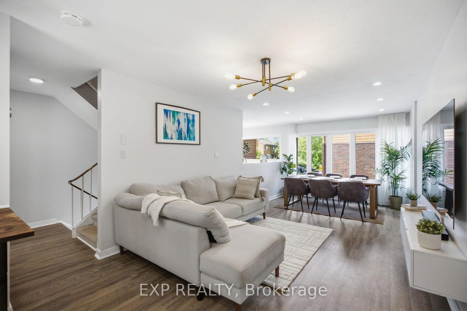 2092 Eric Crescent • Ottawa, ON photo 5
