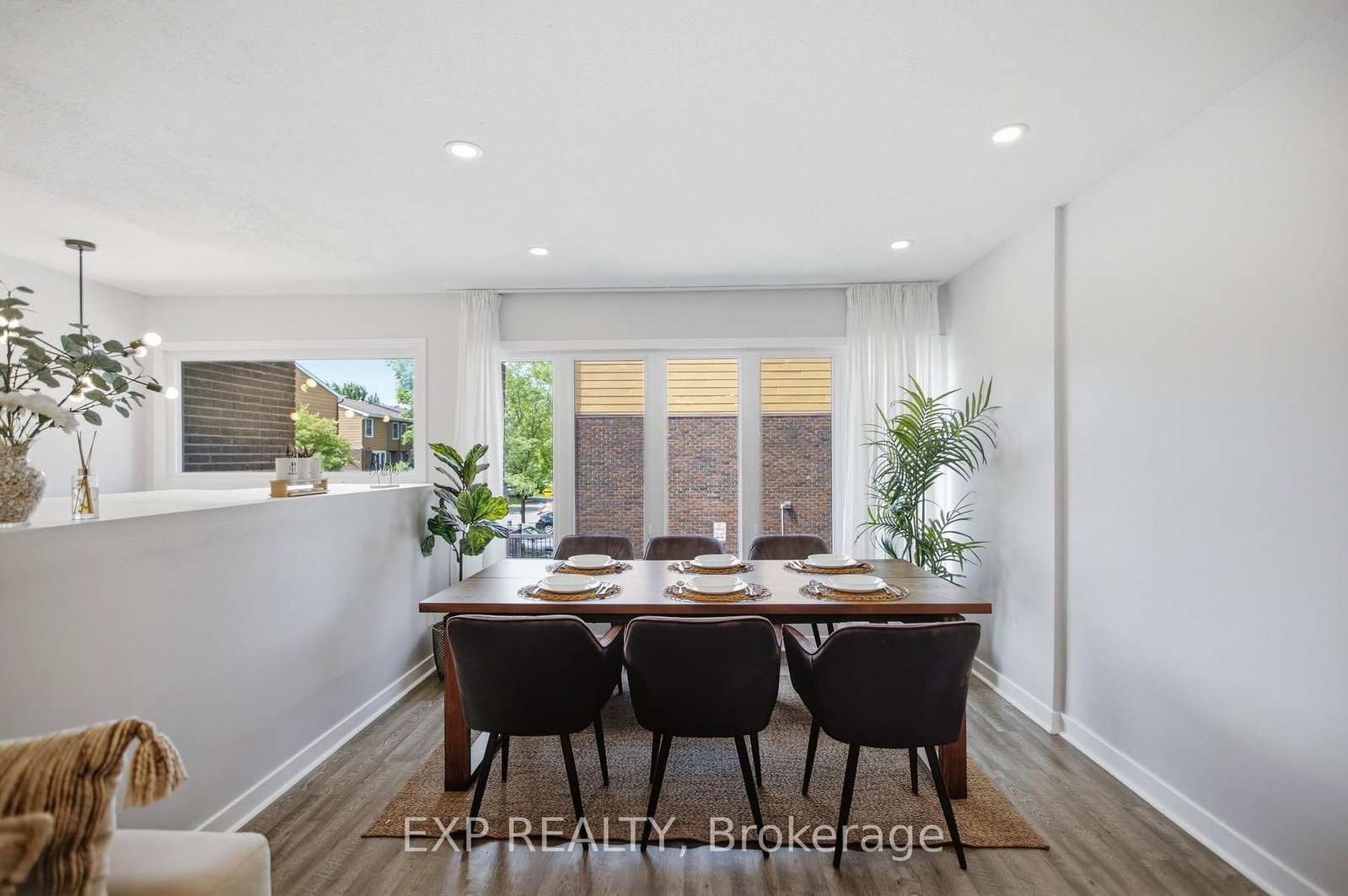2092 Eric Crescent • Ottawa, ON photo 6