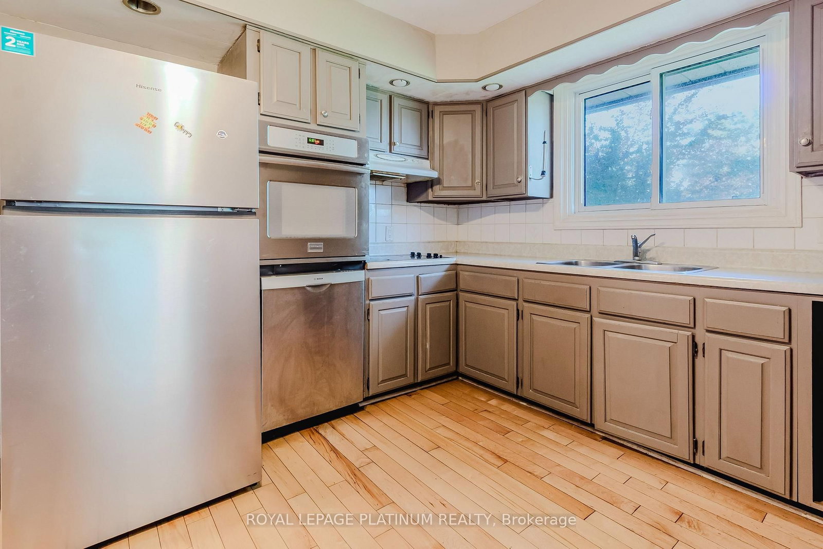 6 Varadi Avenue • Brantford, ON photo 12