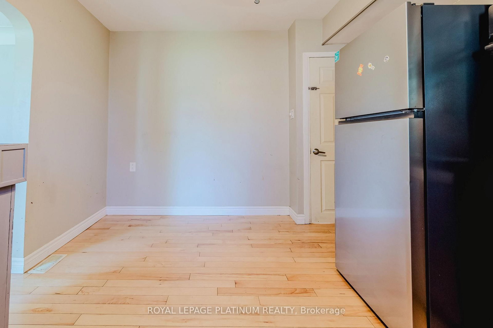 6 Varadi Avenue • Brantford, ON photo 13
