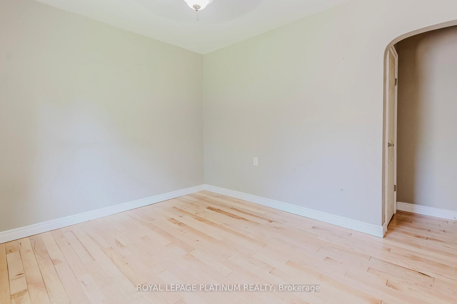 6 Varadi Avenue • Brantford, ON photo 16
