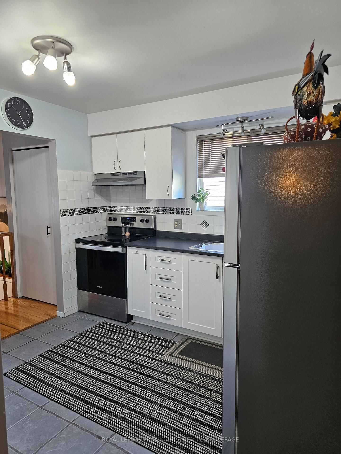 915 Warburton Crescent • Kingston, ON photo 11