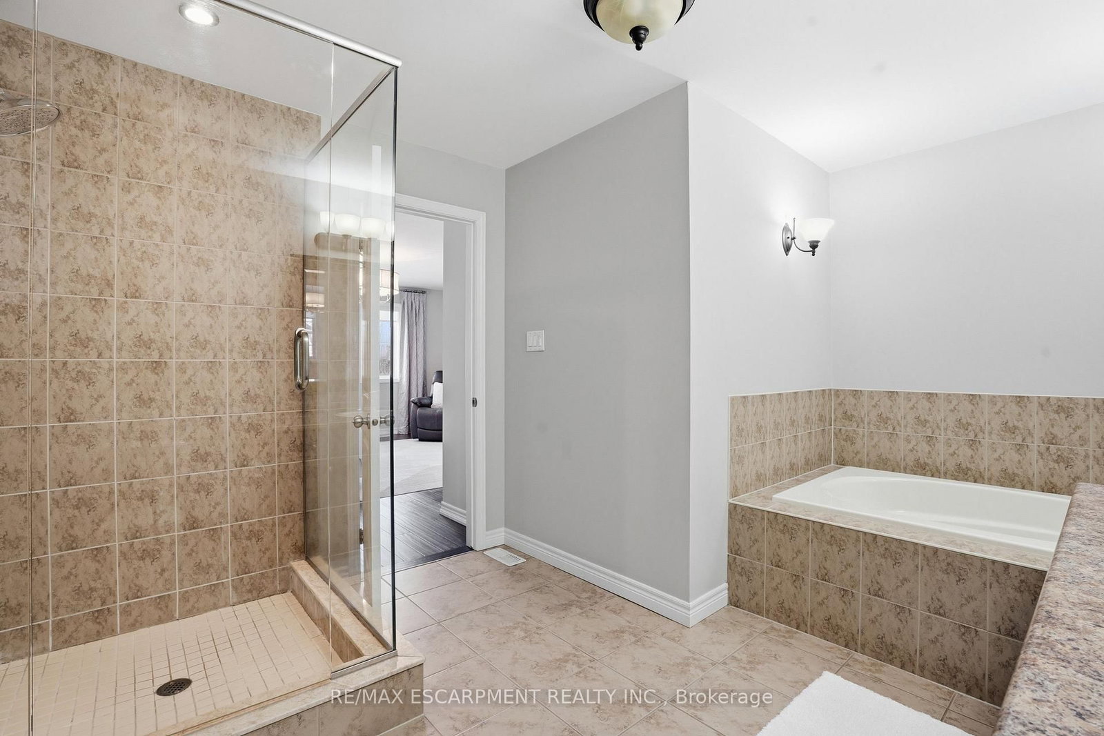 441 STONEHENGE Drive • #40 • Hamilton, ON photo 22