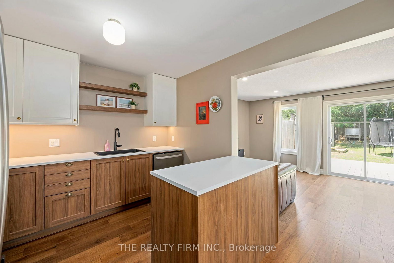 27 Leesboro Trail • Thames Centre, ON photo 10