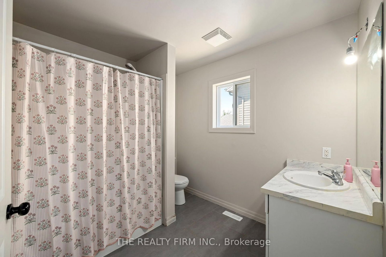 27 Leesboro Trail • Thames Centre, ON photo 15