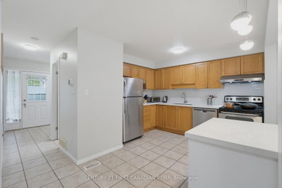 776 Silversmith Street • London North, ON photo 5