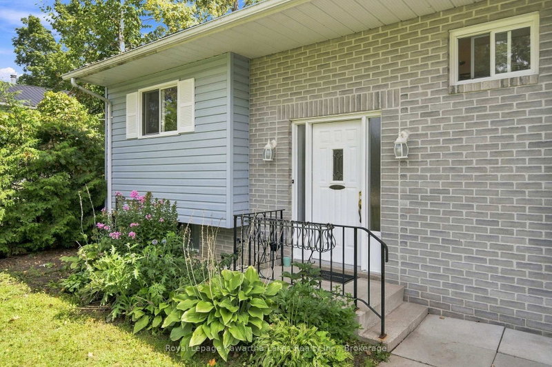 9 Richmond Street W