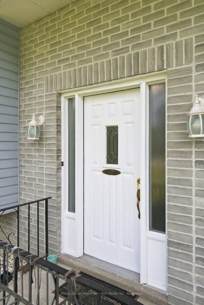 9 Richmond Street W • Kawartha Lakes, ON photo 3