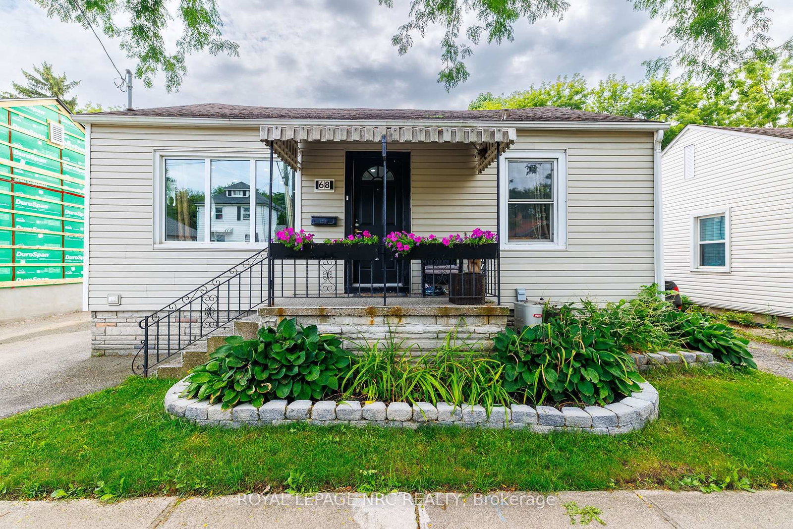 68 Carlton Street • St. Catharines, ON photo 1