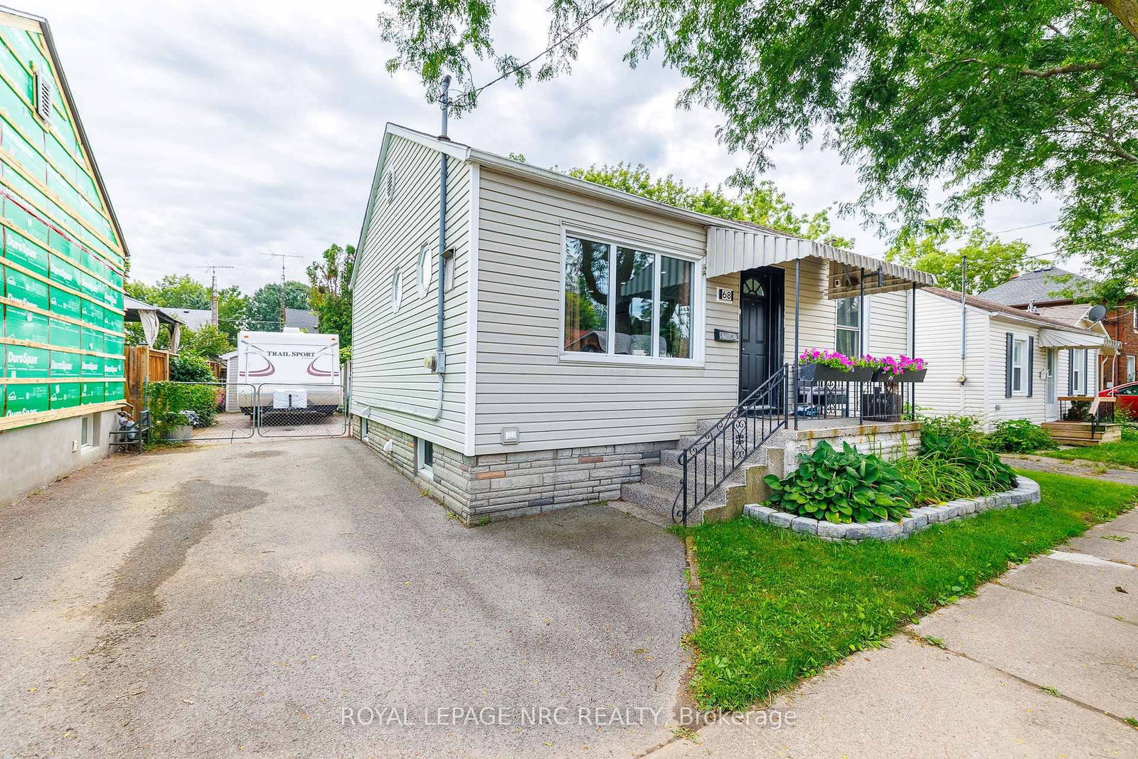 68 Carlton Street • St. Catharines, ON photo 2