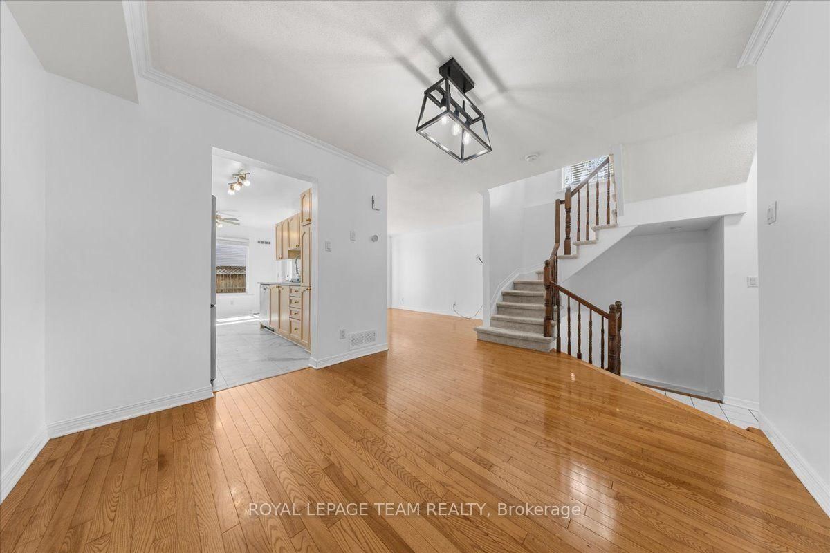 219 Tattersall Way • Ottawa, ON photo 9