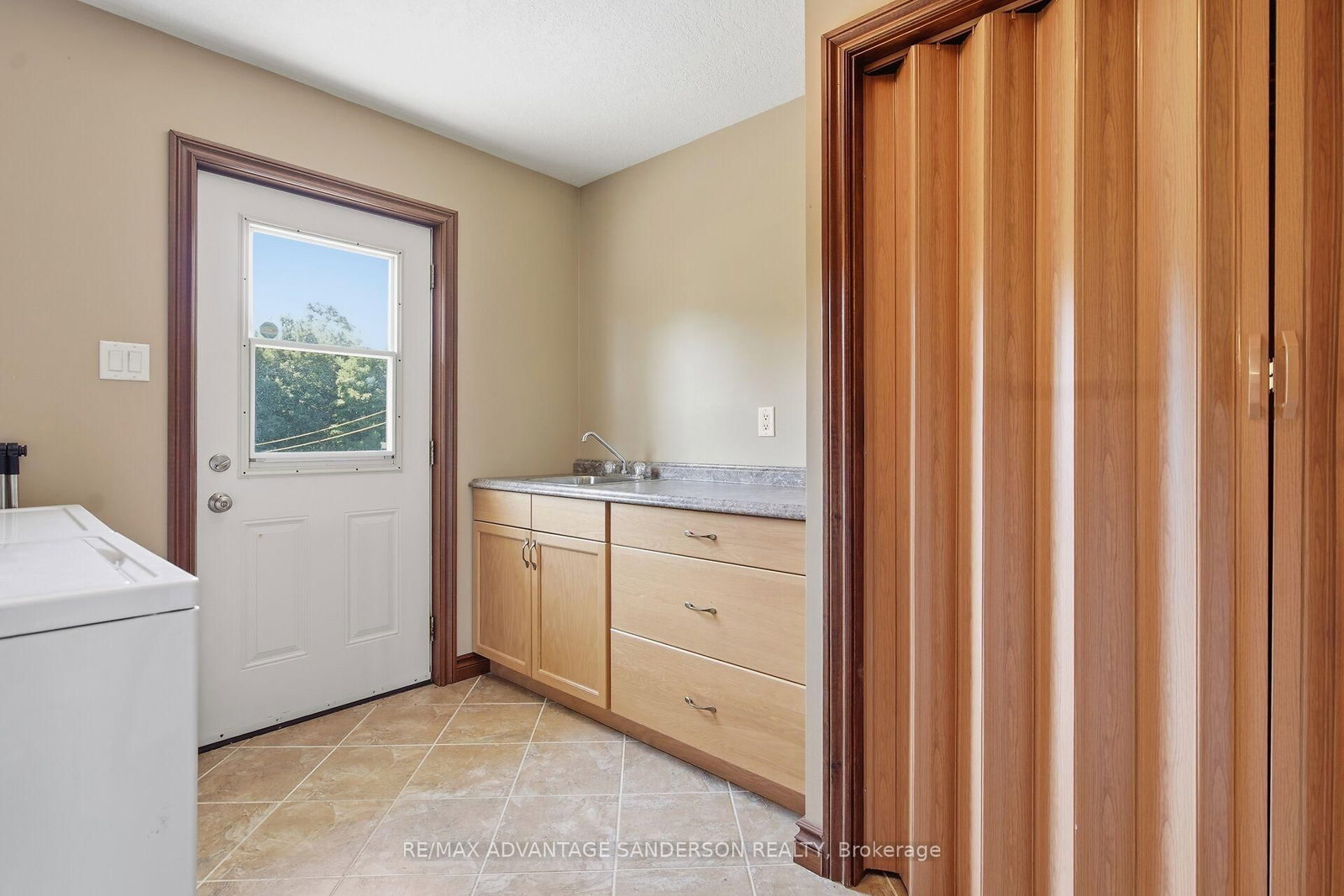 14677 Ten Mile Road • Middlesex Centre, ON photo 44