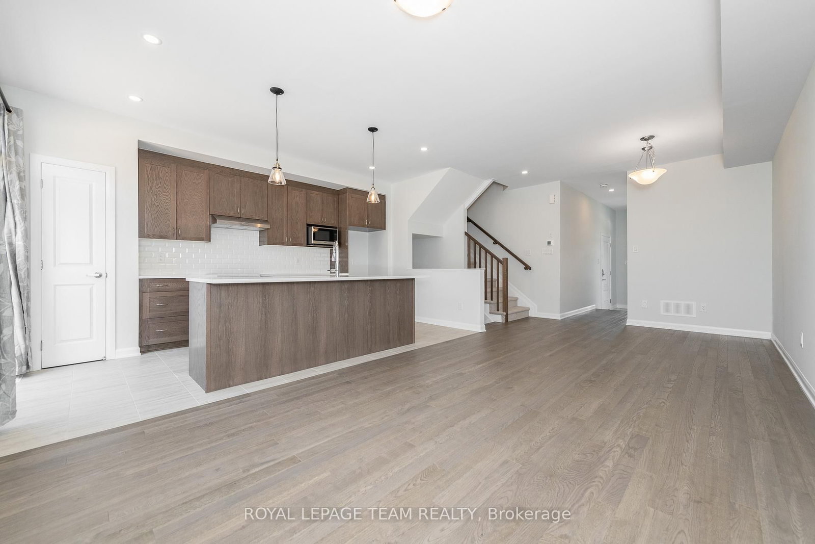 719 DONERAILE Walk, Ottawa, view 6