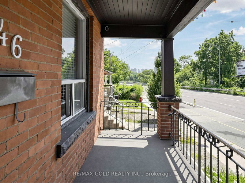 746 King Street W