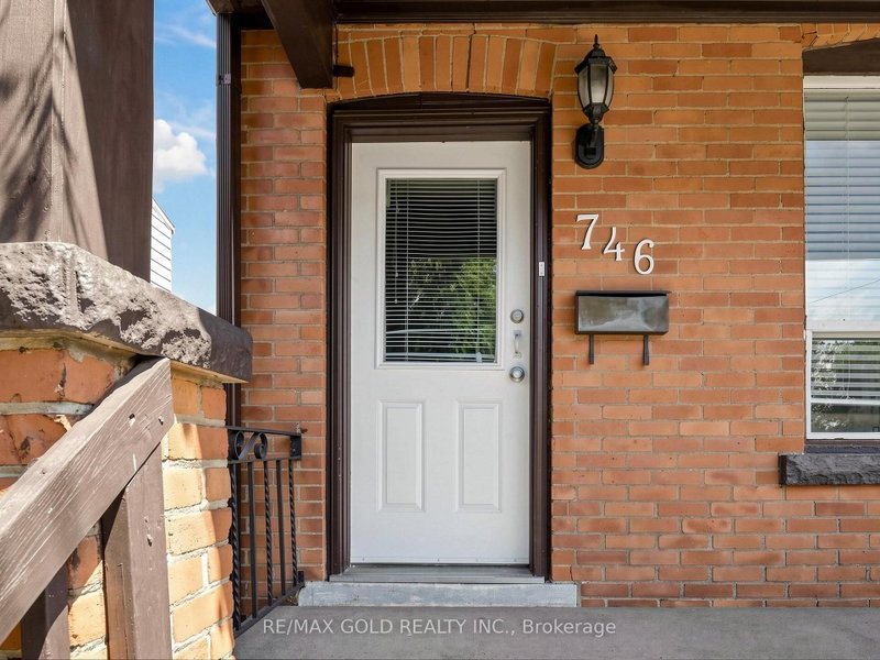 746 King Street W