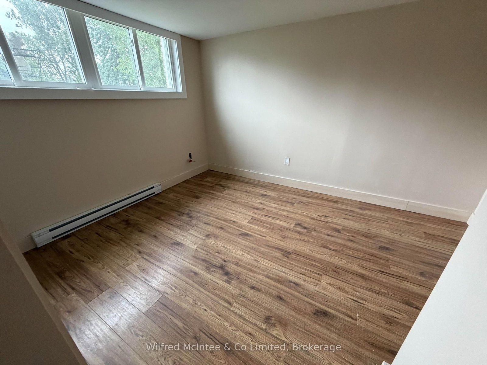 2 Parkview Court • Brockton, ON photo 11