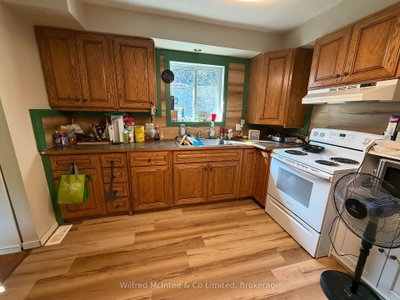 2 Parkview Court • Brockton, ON photo 2