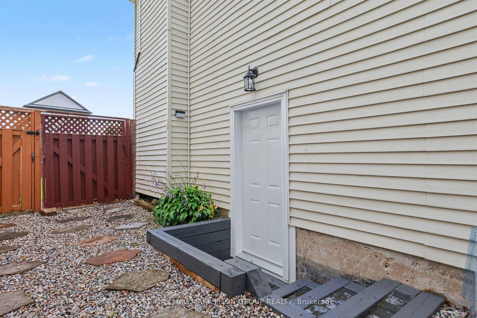 1689 Champneuf Drive • Ottawa, ON photo 24