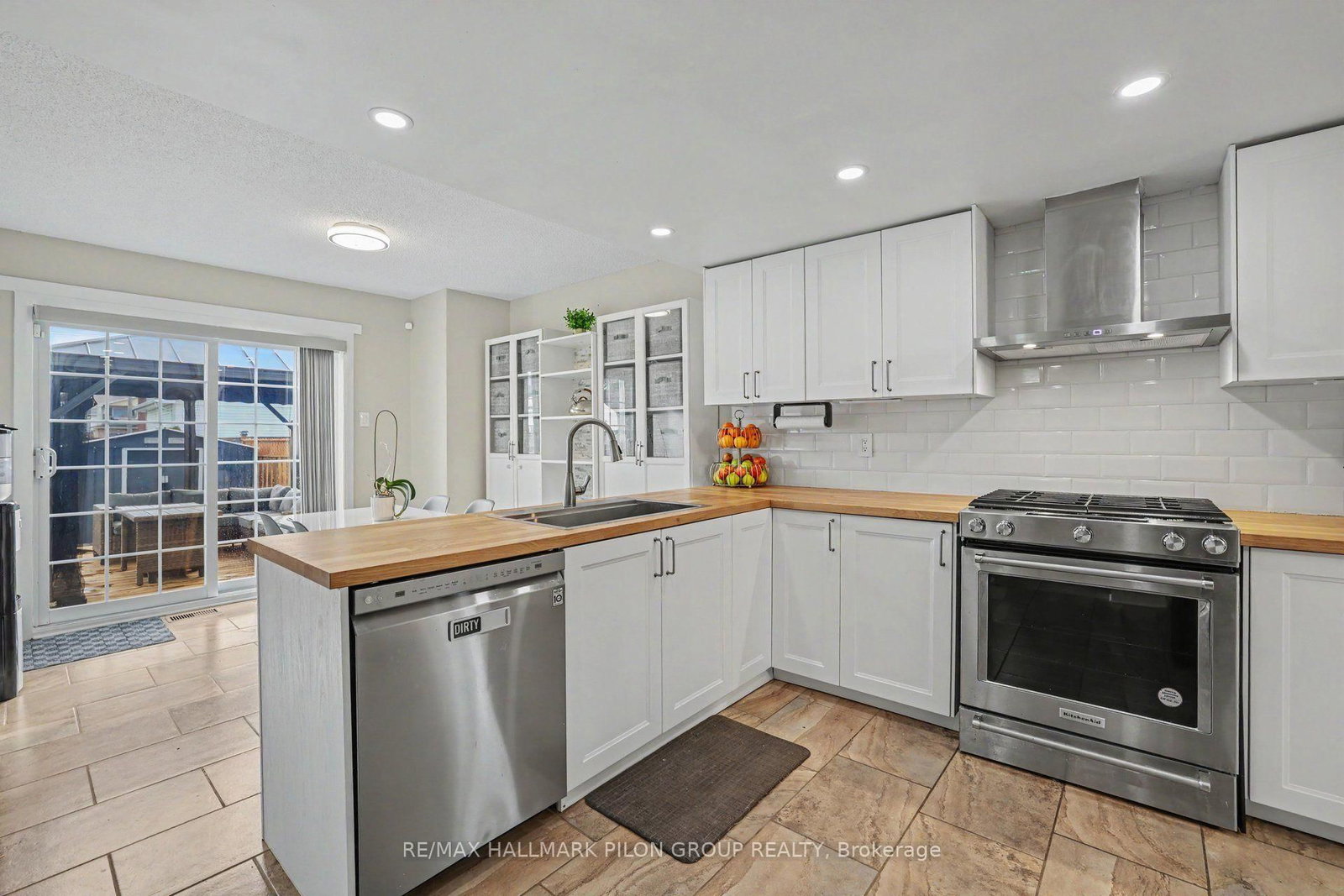 1689 Champneuf Drive • Ottawa, ON photo 4