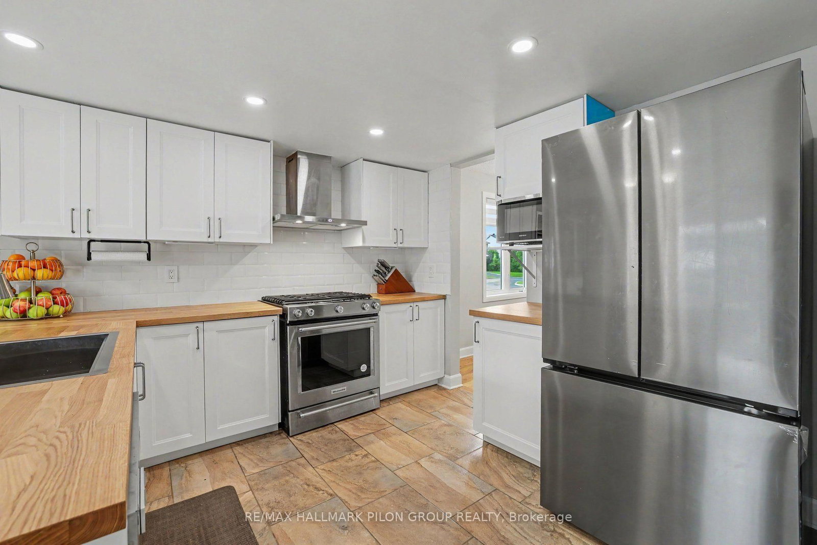 1689 Champneuf Drive • Ottawa, ON photo 5