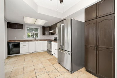 49 Grenadier Way • Ottawa, ON photo 9