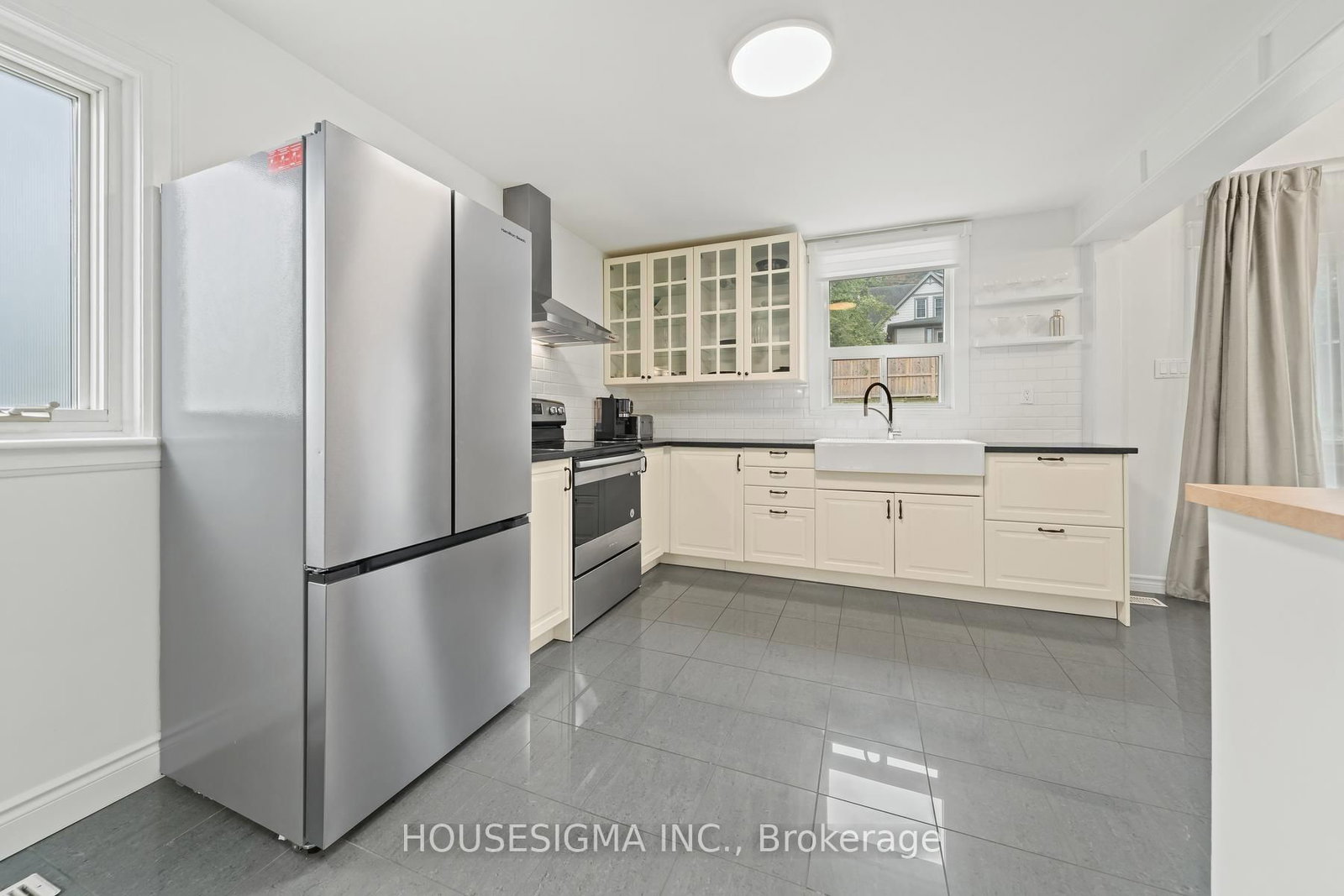 22 Arkledun Avenue • Hamilton, ON photo 12