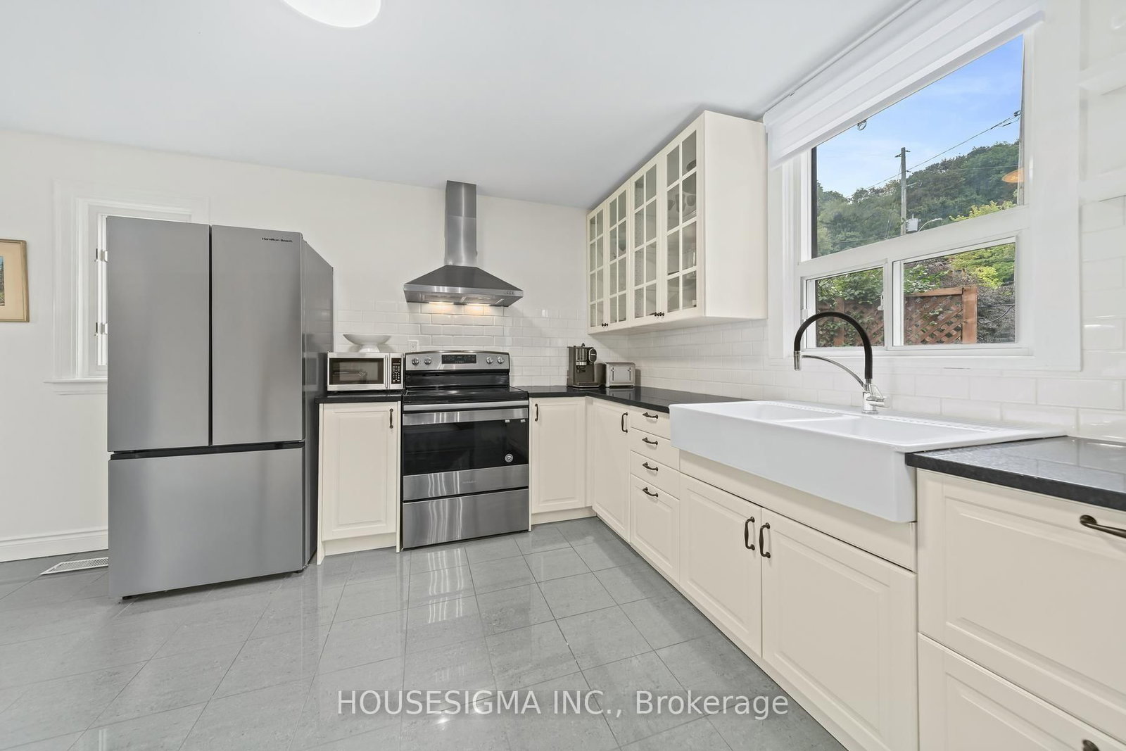 22 Arkledun Avenue • Hamilton, ON photo 14