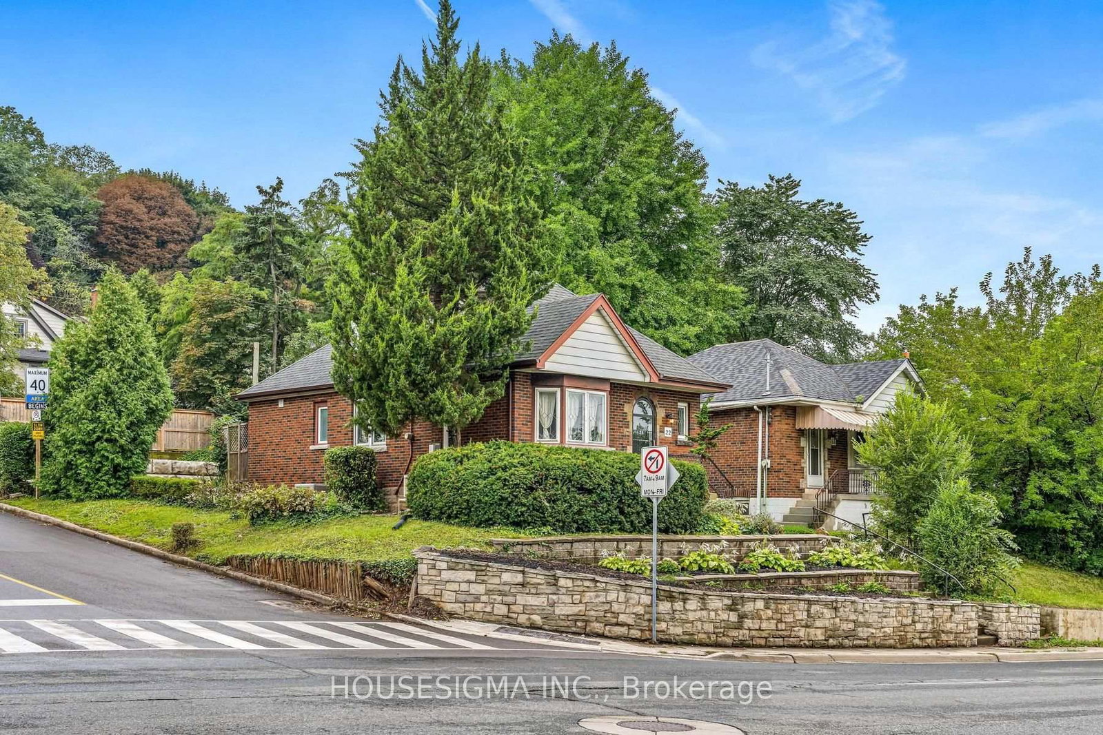 22 Arkledun Avenue • Hamilton, ON photo 2